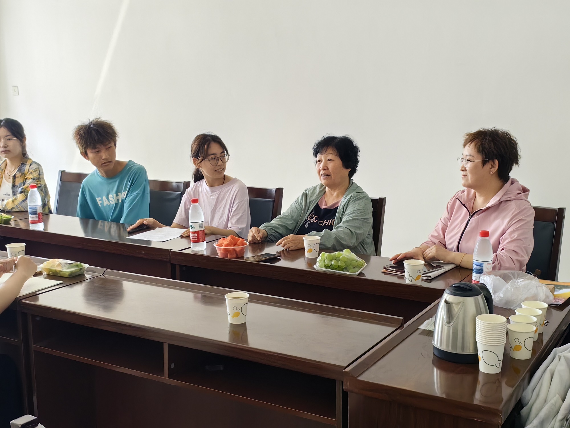 燕山大学关工委和河北建材职业技术学院关工委组织学生联合采访全国教育系统模范教师