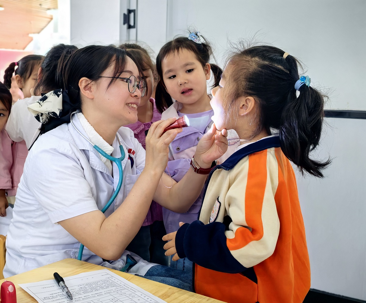 体检护航  健康成长——贵州省福泉市第十幼儿园开展幼儿全面健康体检活动