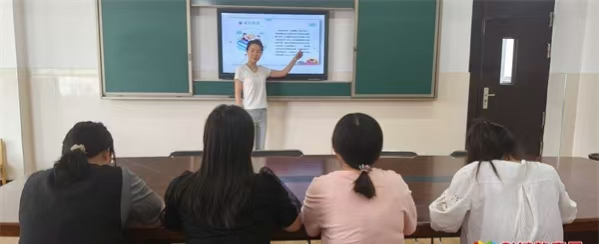 江苏省徐州市铜山区汉王镇刘庄幼儿园关工委开展教师读书分享活动