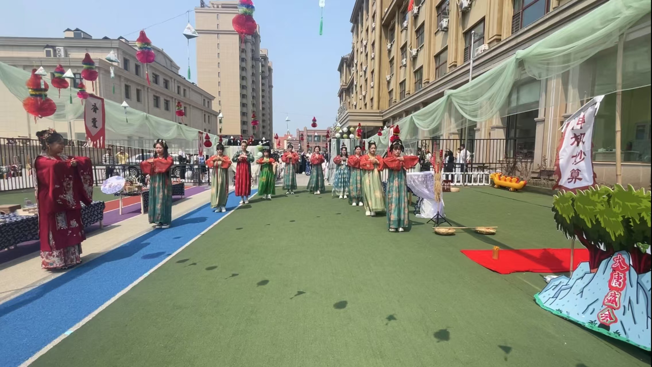 黑龙江省牡丹江市绥芬河市绥芬河镇绥兴社区关工委与绥芬河市哈喽宝贝幼儿园联合开展端午民俗活动