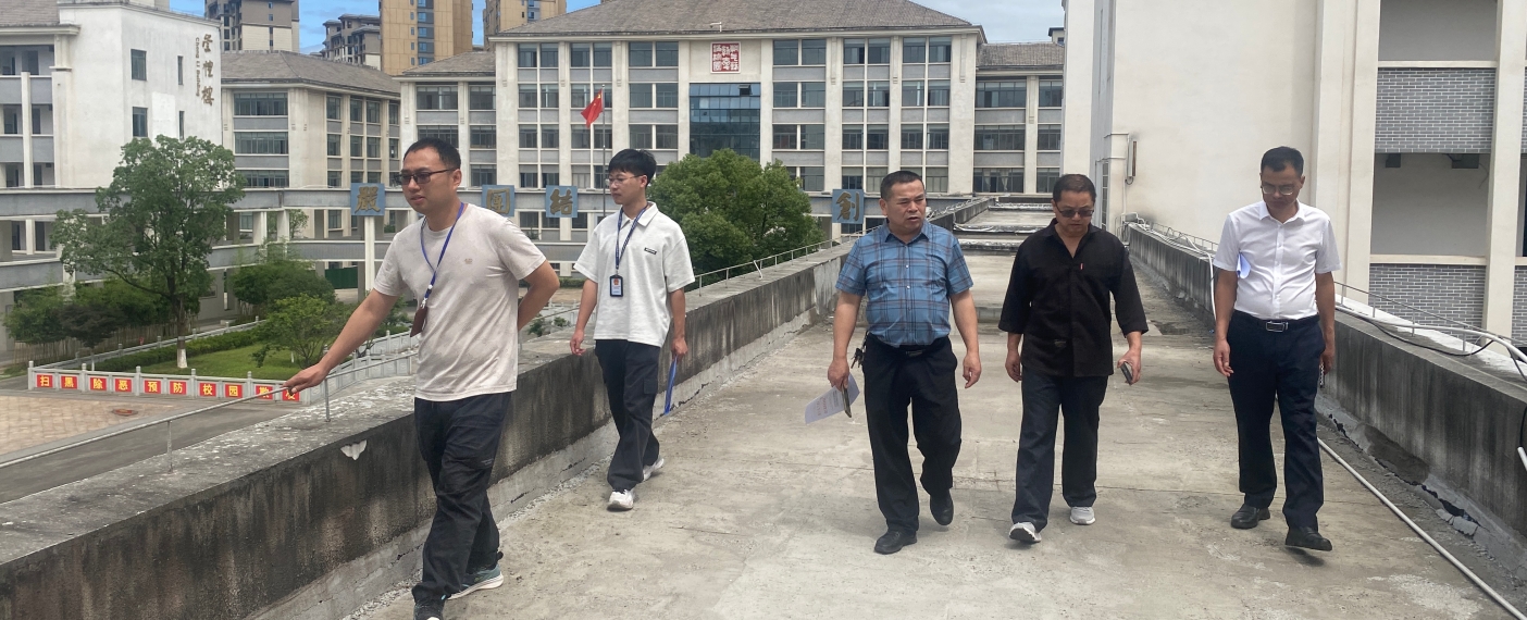 江西抚州崇仁县气象局关工委联合教体局开展校园防雷安全检查护航高考