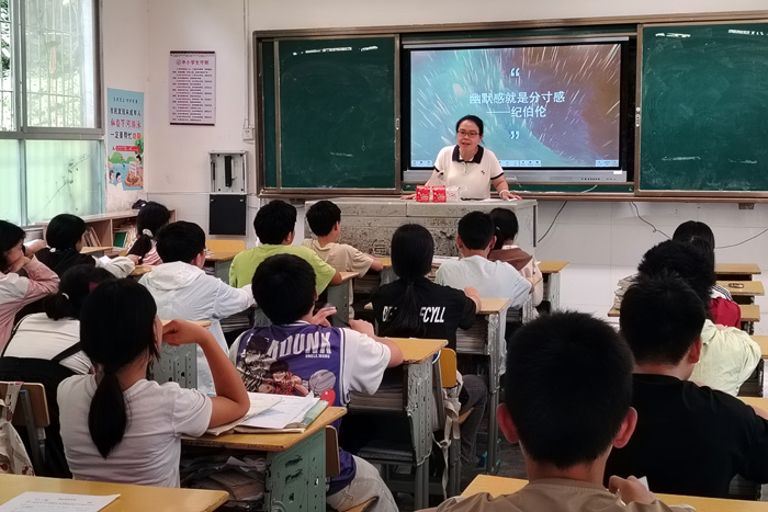 湖南省吉首市矮寨镇中学关工委：开展送团课下乡活动