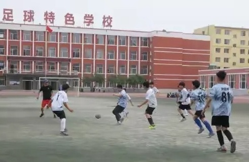 辽宁省锦州市凌海市第一初级中学关工委牵头举办“校长杯”足球赛