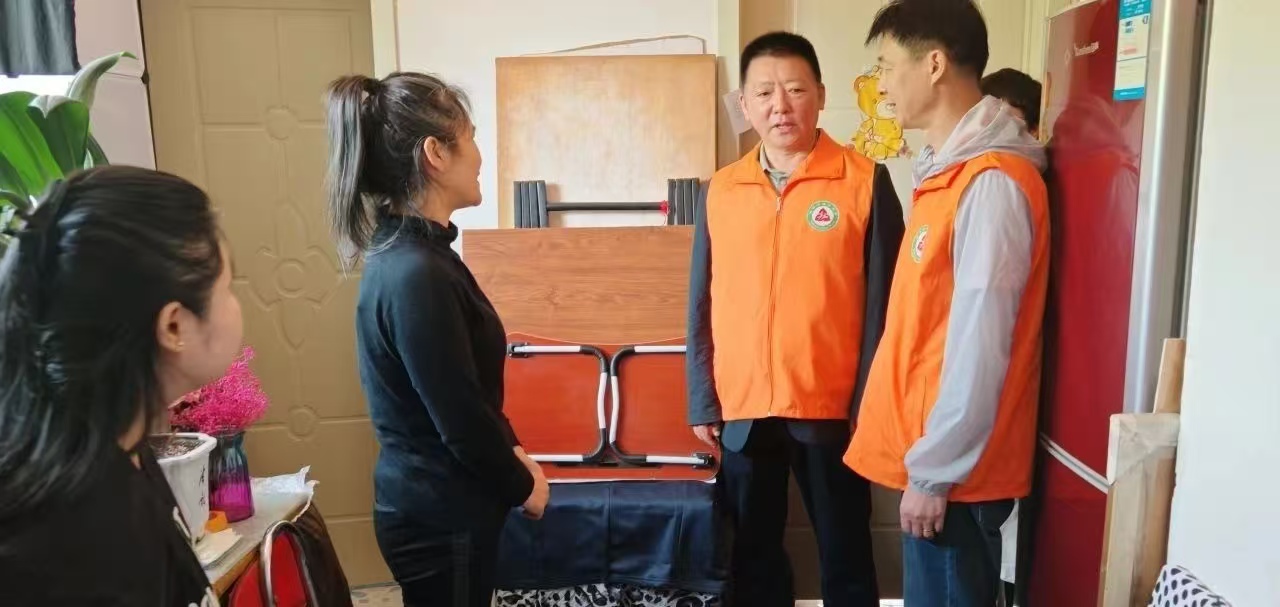 黑龙江省牡丹江市绥芬河市绥芬河镇新兴社区党委、关工委开展端午节走访慰问贫困户活动