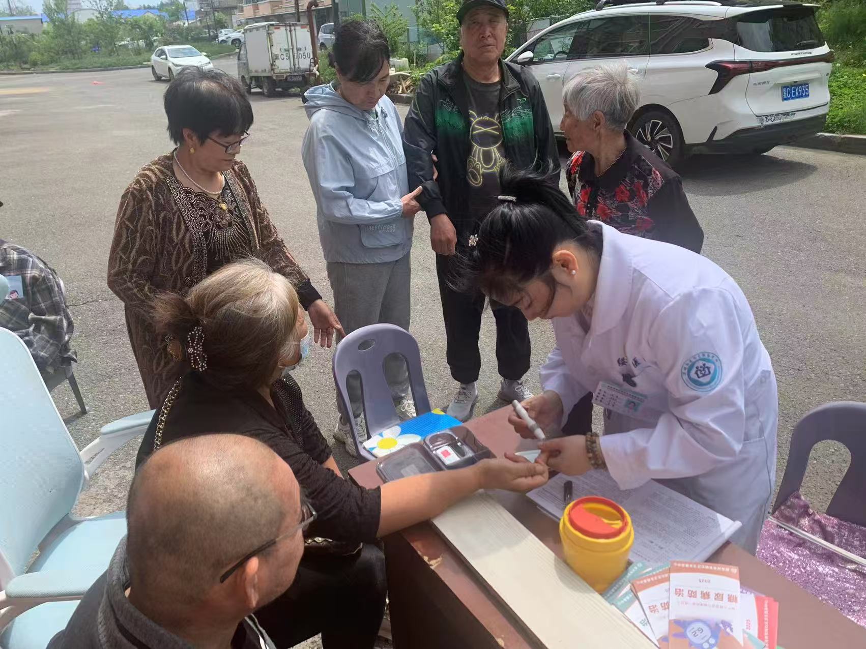 黑龙江省牡丹江市绥芬河市绥芬河镇永安社区关工委开展“健康义诊进社区 暖心服务零距离”义诊活动