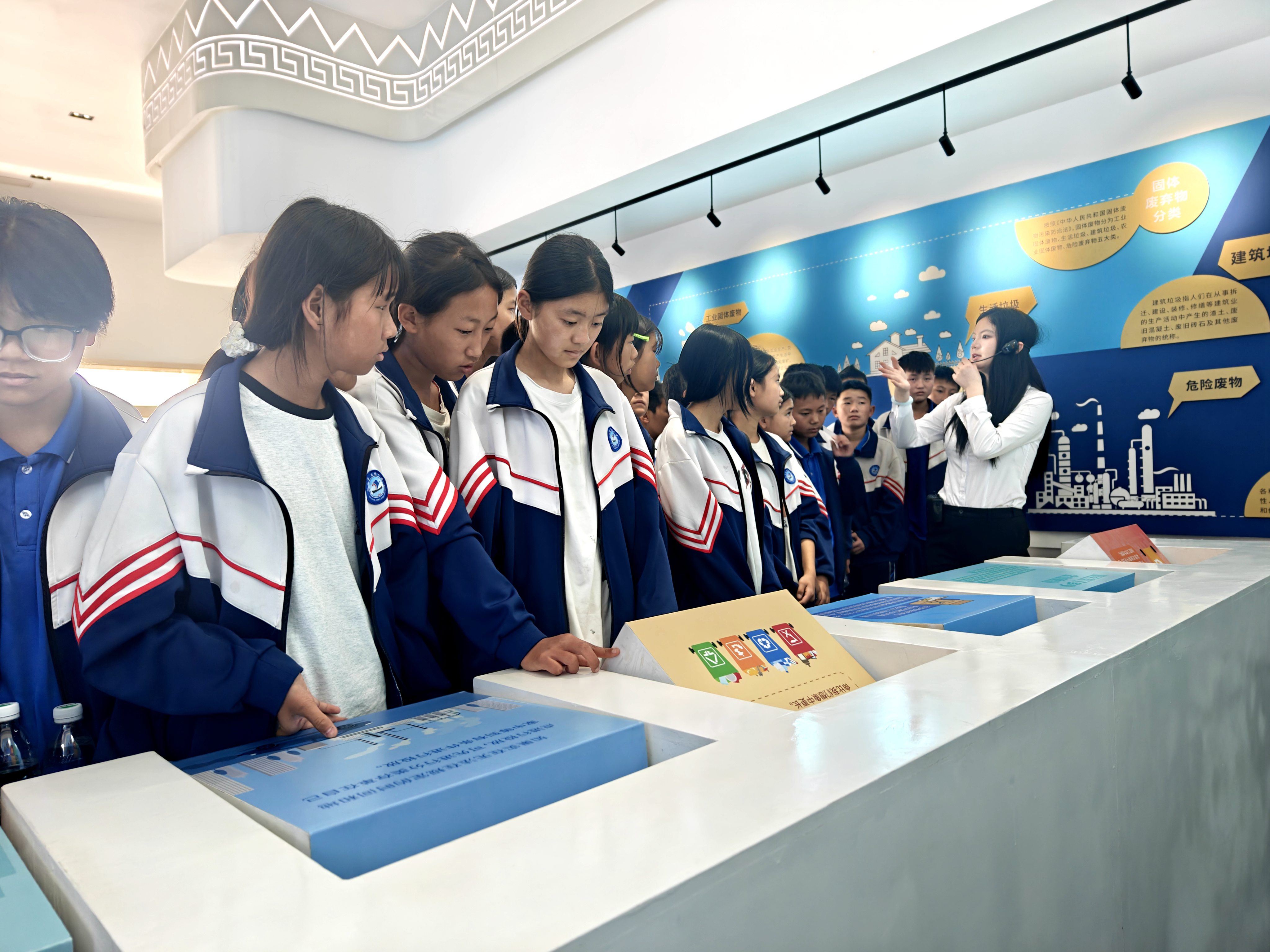 四川省凉山州会东县2025年青少年环保教育实践活动在姜州镇中学启动