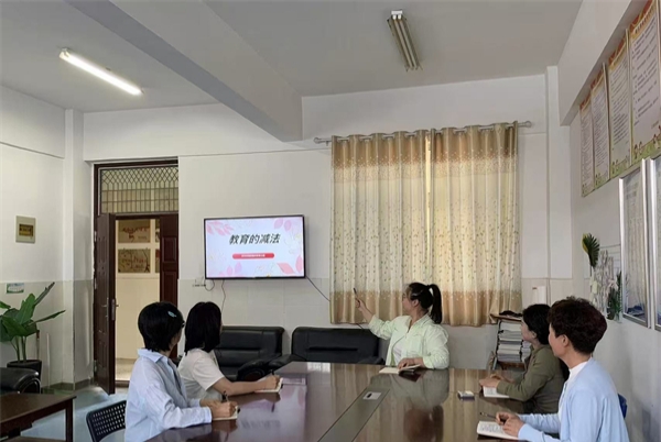 江苏省徐州市铜山区汉王镇北望幼儿园关工委开展教师读书分享活动