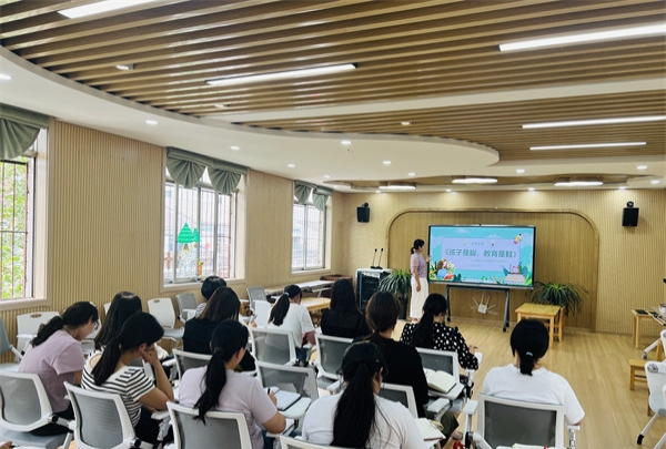 以书为伴,共沐书香——江苏省徐州市铜山区汉王镇中心幼儿园关工委开展教师读书分享活动