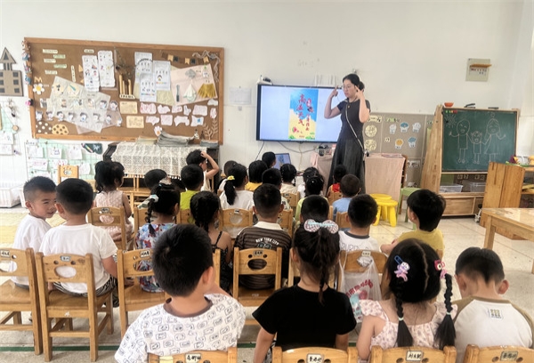 江苏省徐州市铜山区汉王镇中心幼儿园关工委开展防暑降温教育活动