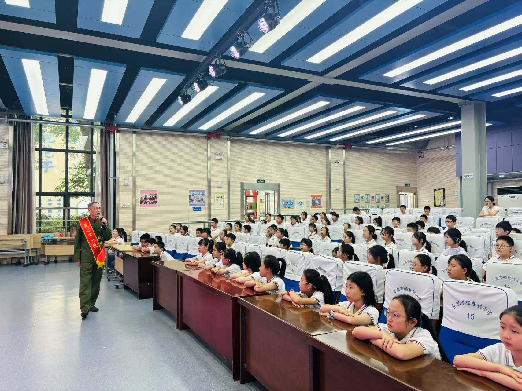 传播红色基因   牢记使命担当
