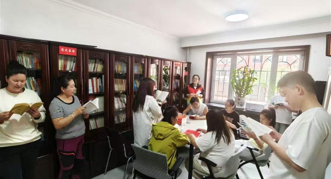黑龙江省牡丹江市绥芬河市绥芬河镇山城社区关工委开展“书香满社区，阅读促和谐”主题的全民阅读活动