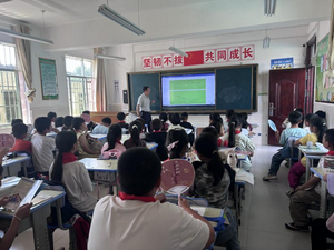 贵州省贵阳市乌当区司法局关工委到学校开展防范校园欺凌专题讲座