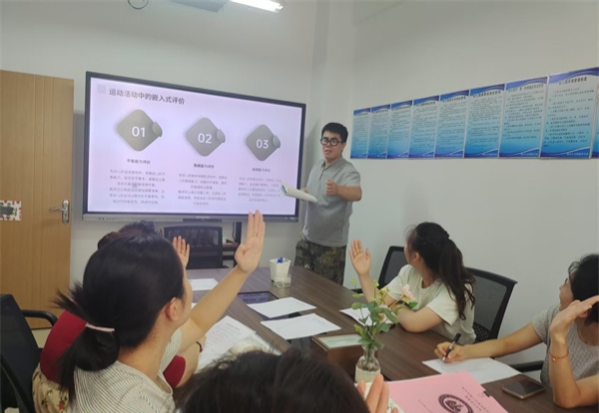 江苏省徐州市铜山区汉王镇泉润路幼儿园关工委开展教师读书分享活动