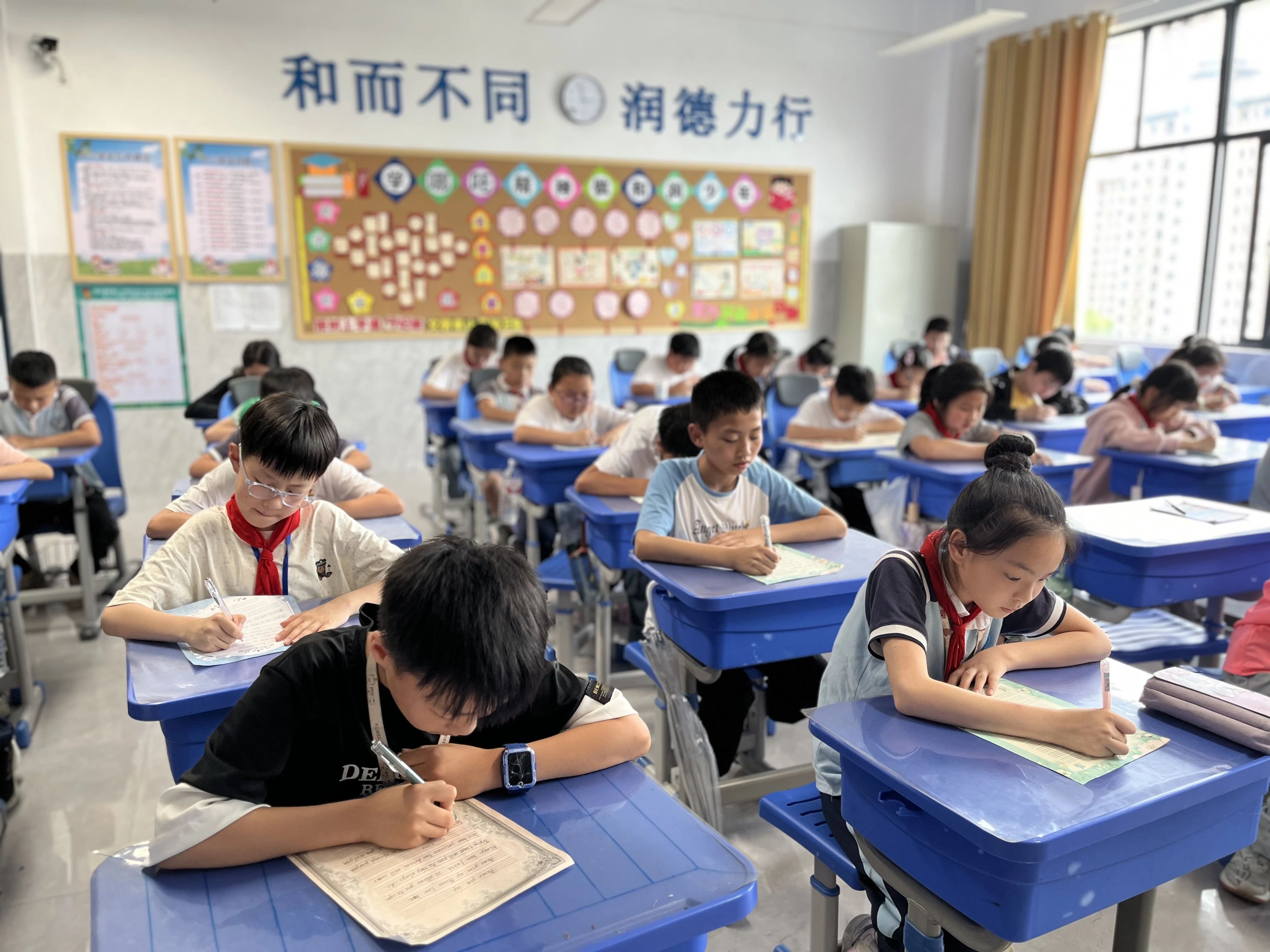 江西省新余市仙女湖区第二小学关工委组织举办第四届英语节——五六年级英文诗歌写作大赛