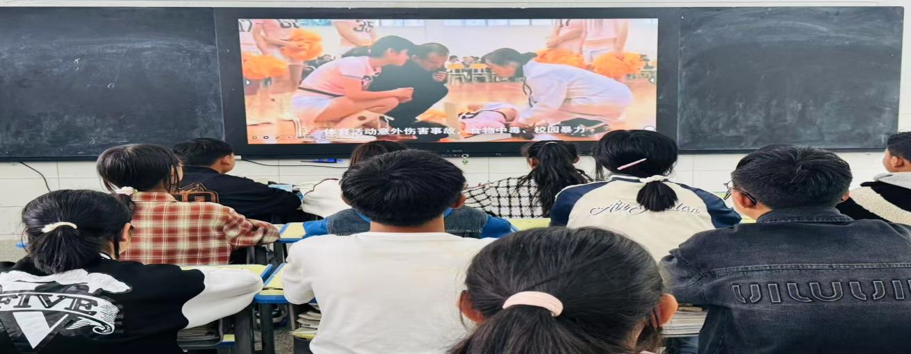 四川省凉山州盐源县盐塘九年制学校关工小组开展安全生产月系列活动