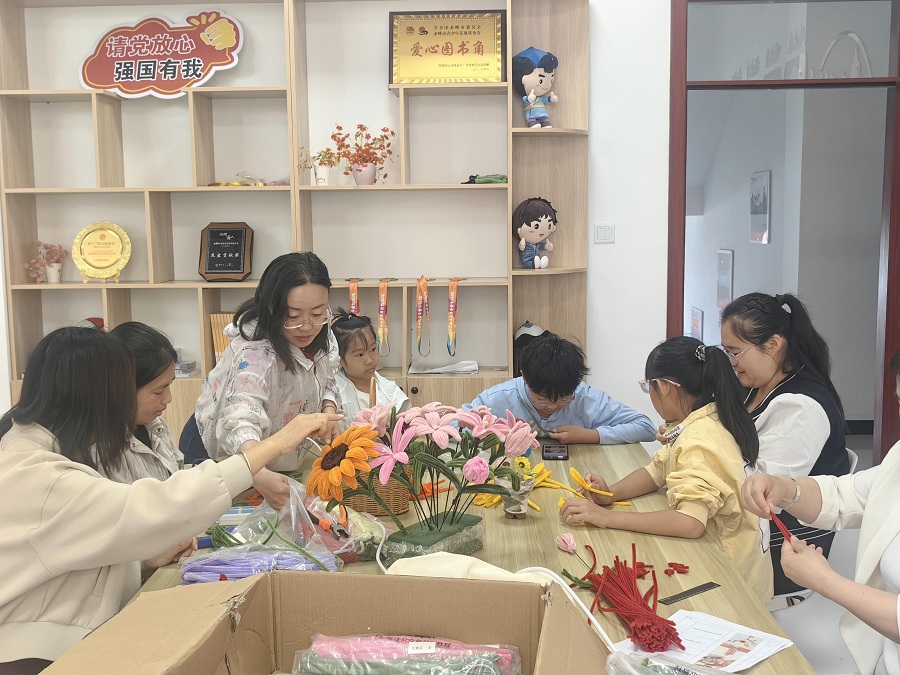 内蒙赤峰敖汉旗新洲街道振兴社区关工委“牵手编织·同心筑梦”中华民族共同体活动
