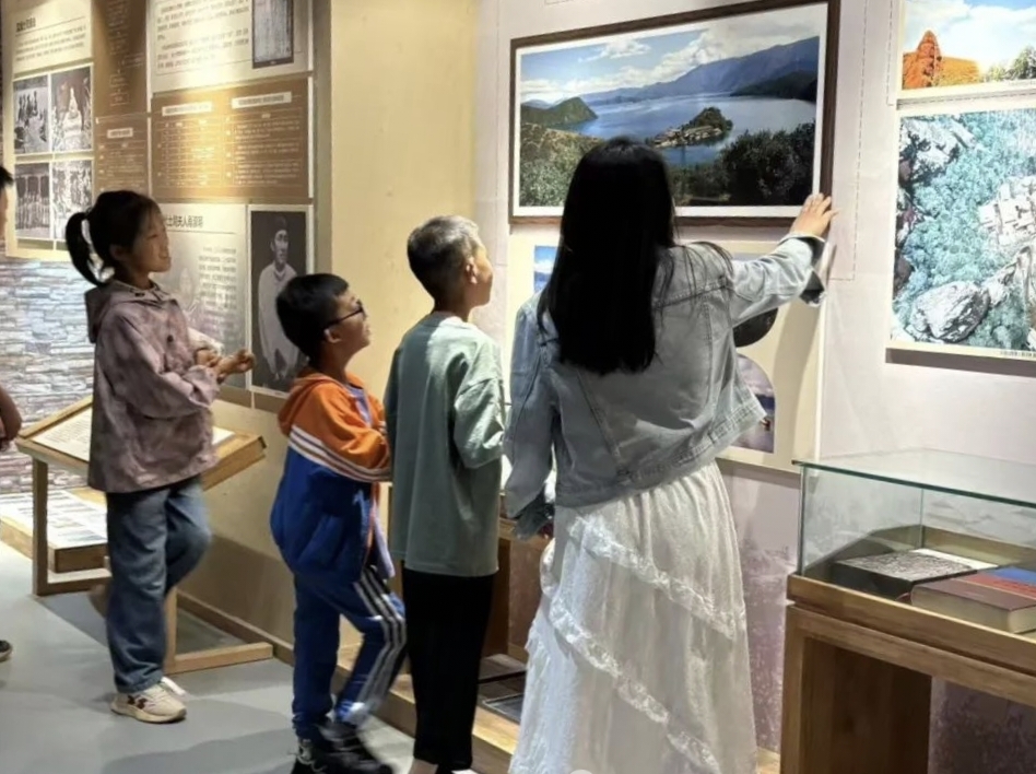 四川省凉山州盐源县开展特殊儿童的爱国主义教育之旅