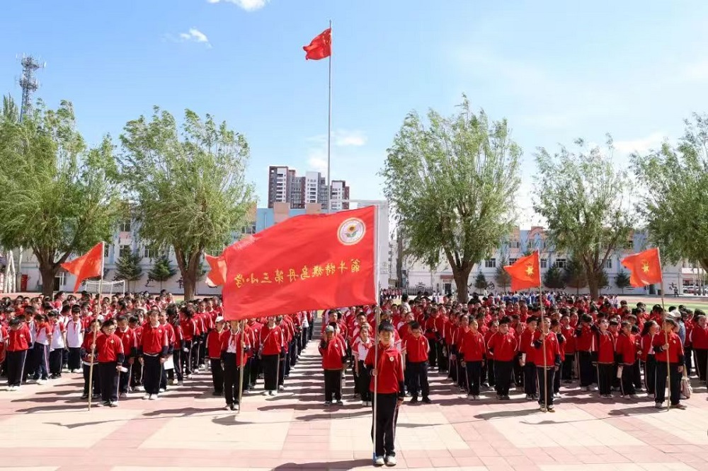 探秘消防队 致敬火焰蓝——内蒙古自治区赤峰市翁牛特旗乌丹第三小学关工委组织师生走进消防救援大队开展研学活动