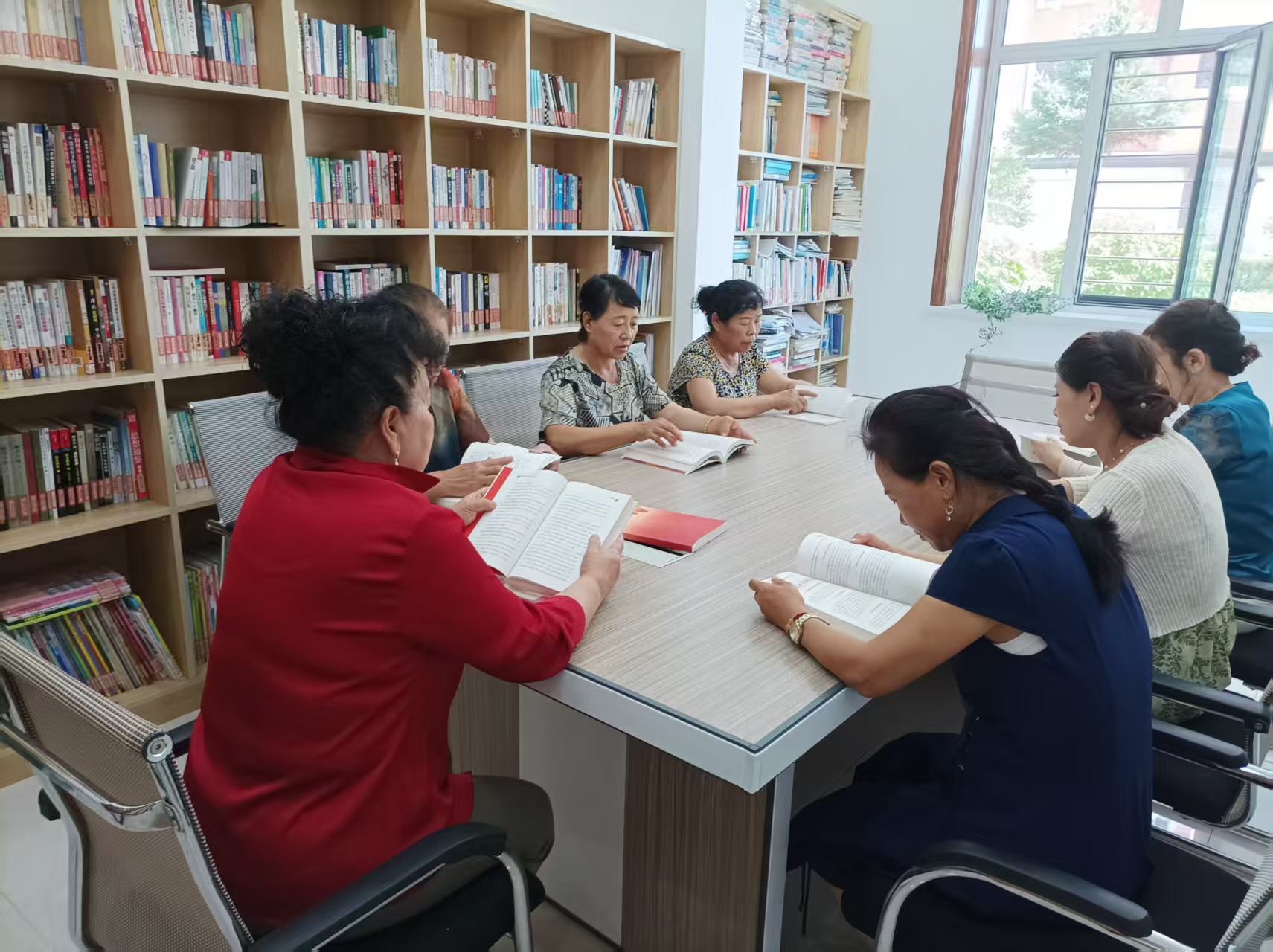 黑龙江省牡丹江市绥芬河市绥芬河镇铁西社区关工委开展“书海拾贝 悦读同行”主题读书活动