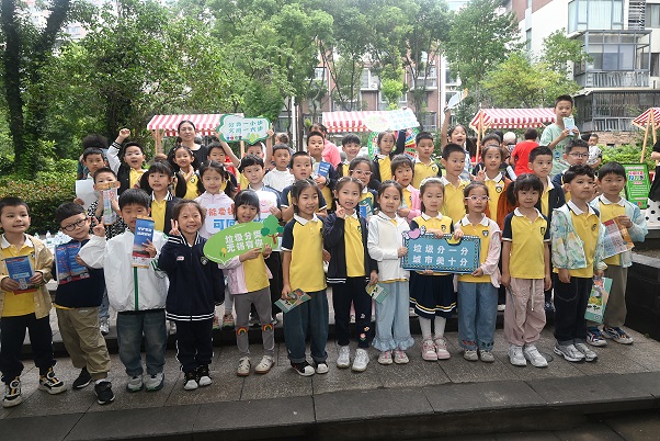 无锡市惠山区长安街道惠南一社区关工委开展“童心探分类 环保伴成长”主题活动