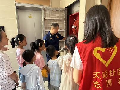 无锡市惠山区堰桥街道天明社区关工委开展“小手拉大手 社区寻宝‘趣’”主题活动
