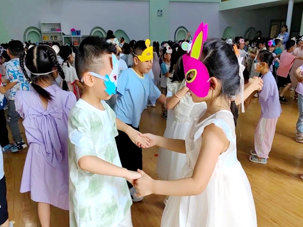 四川省凉山州宁南县第三幼儿园关工委开展“奇幻面具，欢乐共舞”主题活动