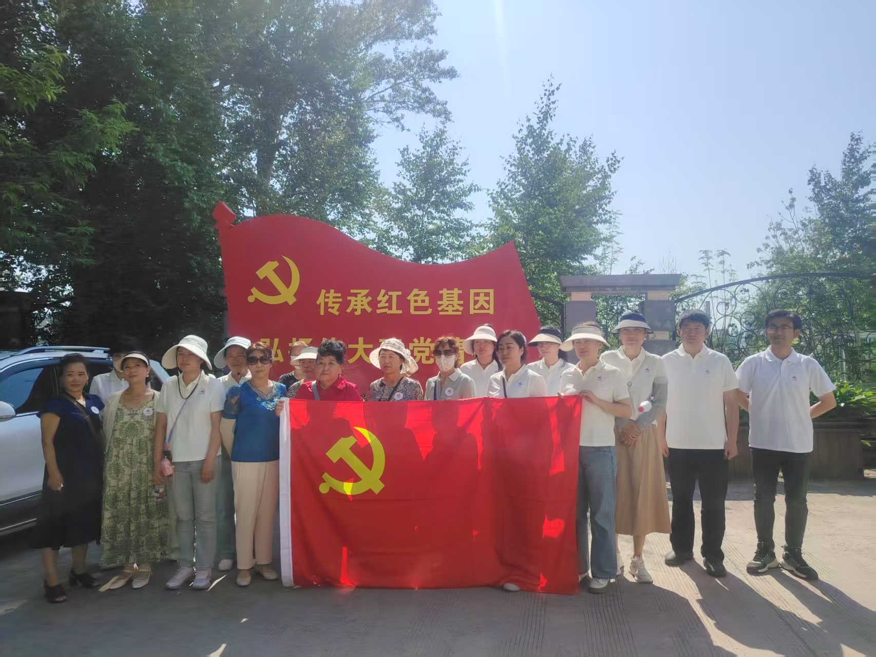 黑龙江省牡丹江市绥芬河市绥芬河镇铁西社区党委、关工委开展“走进红色革命历史遗址 追寻红色革命精神”主题活动