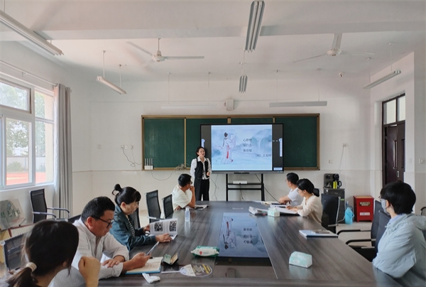 知行合一，做“四有好教师”——江苏省徐州市铜山区汉王镇虎腰小学关工委开展教师读书分享活动