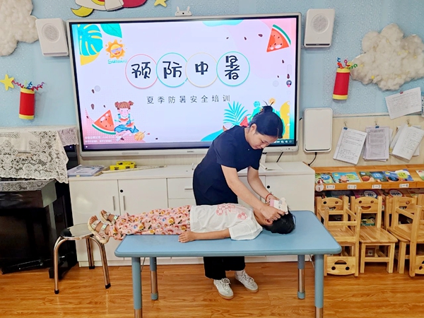 快乐夏季，安全牢记——四川省凉山州宁南县机关幼儿园关工委开展防中暑防雷电安全教育活动