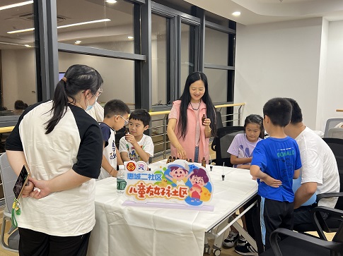 无锡市惠山区长安街道惠城二社区关工委开展“邂逅自然 香遇美好”香薰精油DIY主题活动
