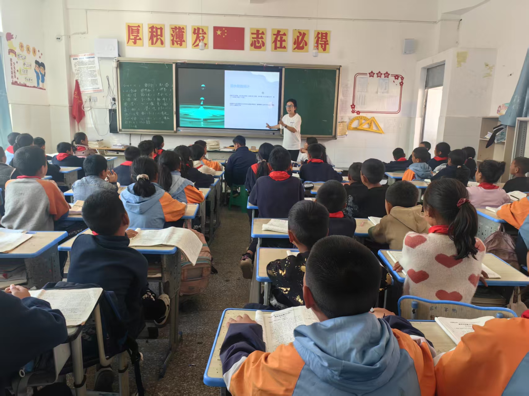 四川省凉山州昭觉县民族重点寄宿制小学开展防溺水安全教育
