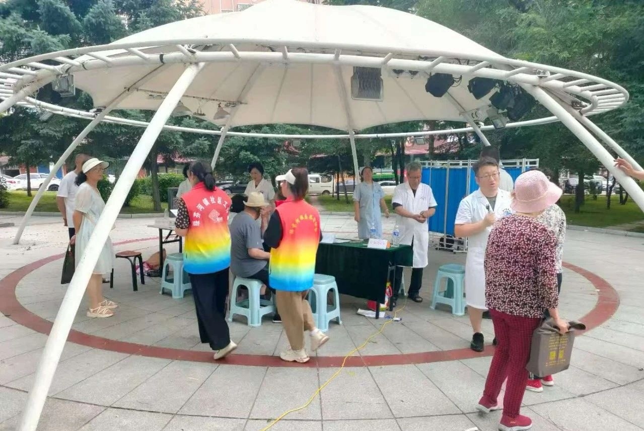 黑龙江省牡丹江市绥芬河市绥芬河镇三合林社区关工委联合绥芬河九鹤堂医院开展“健康同行 爱在邻里”便民义诊活动