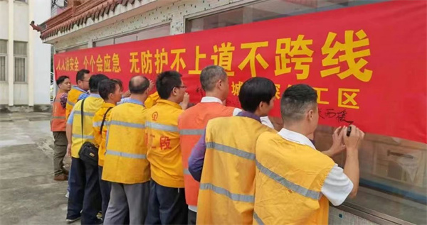 中国铁路南宁局集团有限公司柳州工务段在安全生产月活动中老青互学互帮有效提升青工安全隐患处置能力