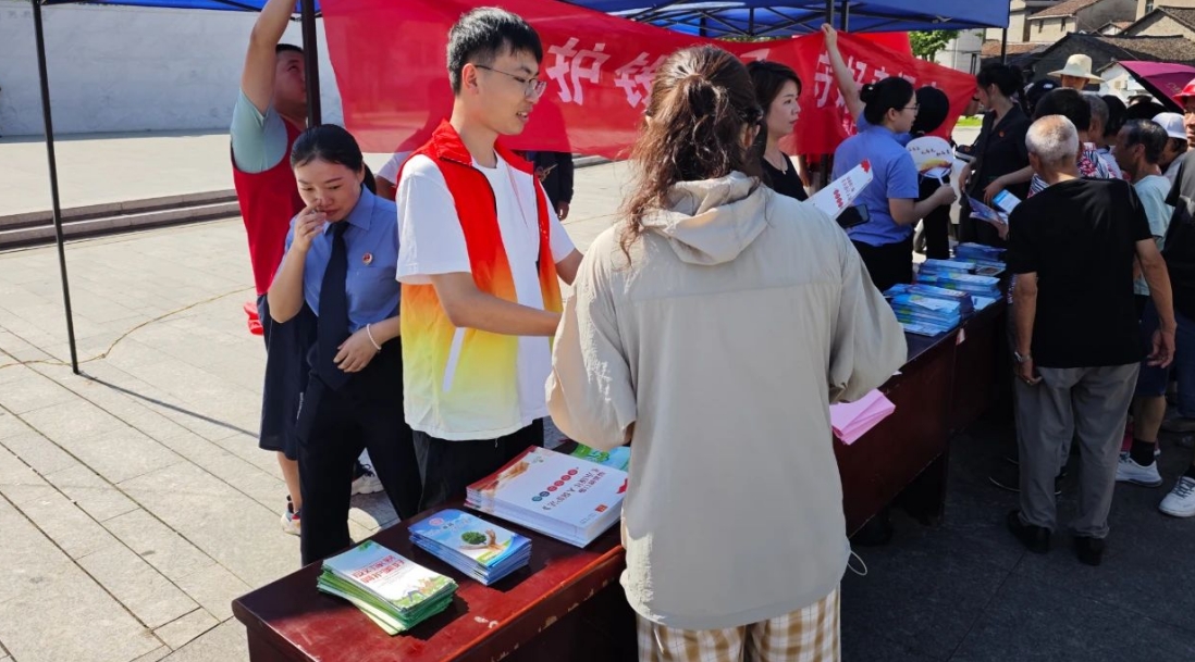 江西省抚州市共青团崇仁县关工委联合多部门开展“6·26国际禁毒日”宣传活动，助力青少年远离毒品