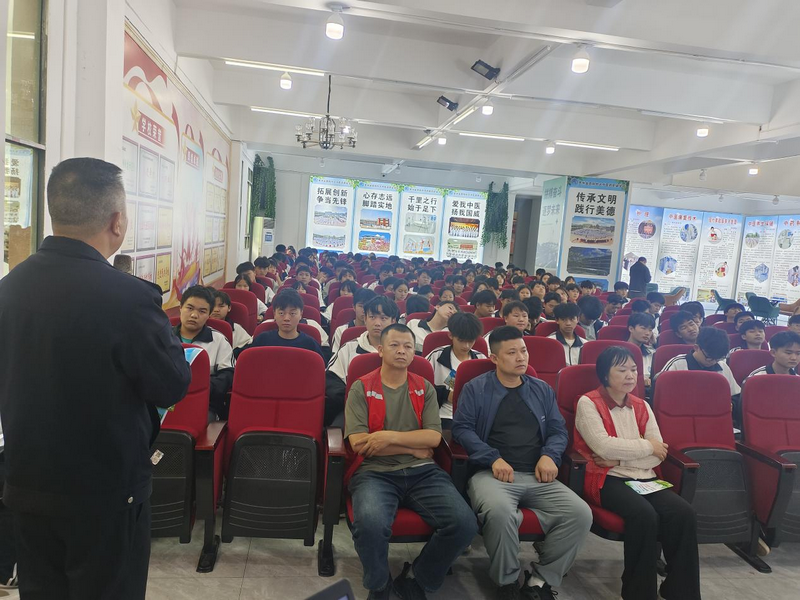 贵阳市乌当区新场镇多部门联合开展“防范青少年药物滥用”主题禁毒宣传活动