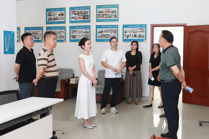 江苏省江阴市顾山镇关工委检查暑期爱心托管班及校外辅导站筹备工作，丰富课程助力青少年成长