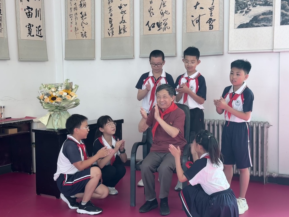 牢记初心使命 关怀下代成长——内蒙古自治区赤峰市翁牛特旗关工委组织少先队员慰问老党员