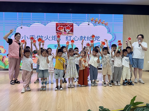 无锡市惠山区洛社镇福山村与杨市中心幼儿园共筑安全阅读之桥：寓教于乐迎暑假