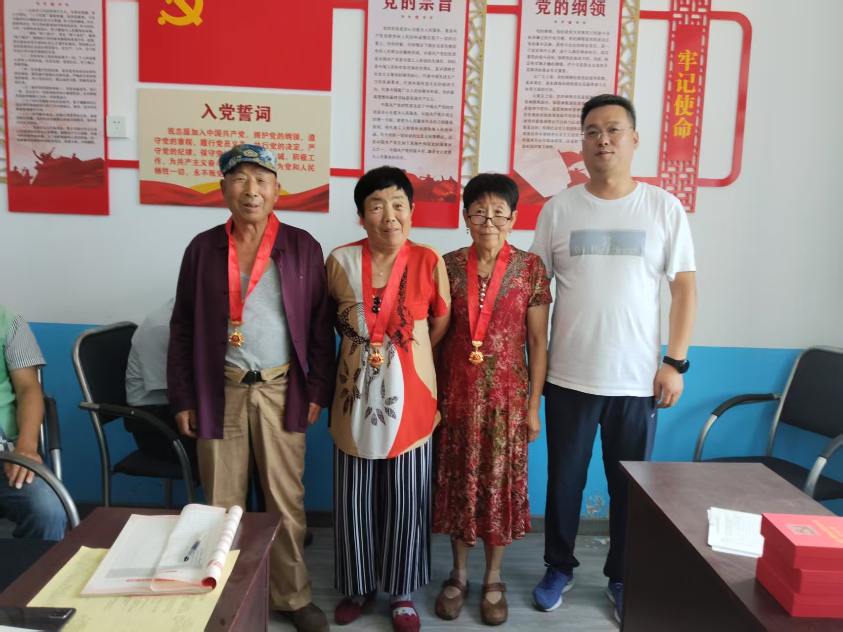 黑龙江省牡丹江市宁安市三陵乡关工委开展“七一”专题党课暨“光荣在党50年”纪念章颁发仪式