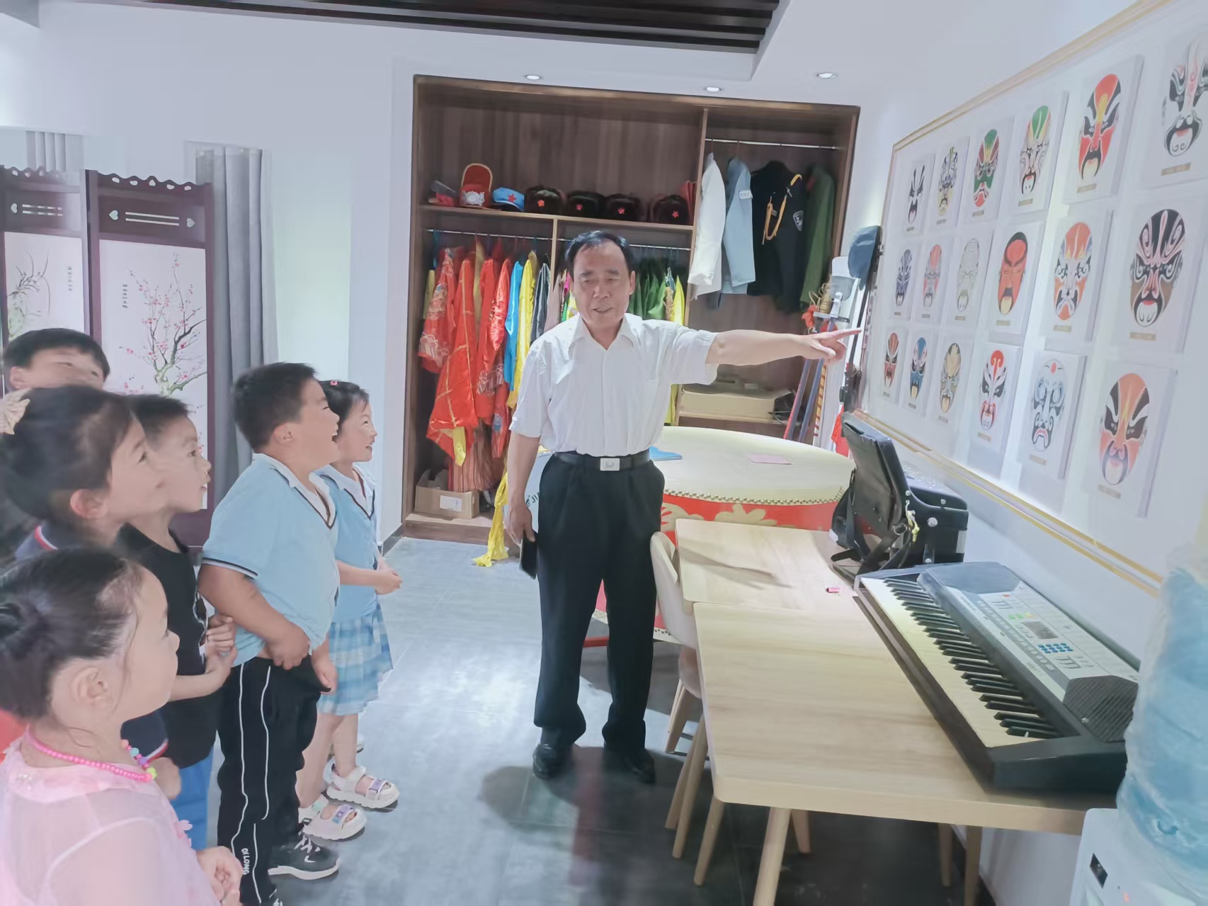 江苏省徐州市经开区徐庄镇黄集村关工委精心组织“小手匠心，趣探索非遗”活动