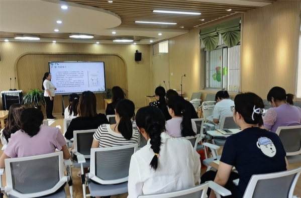 江苏省徐州市铜山区汉王镇中心幼儿园关工委开展教师读书分享活动