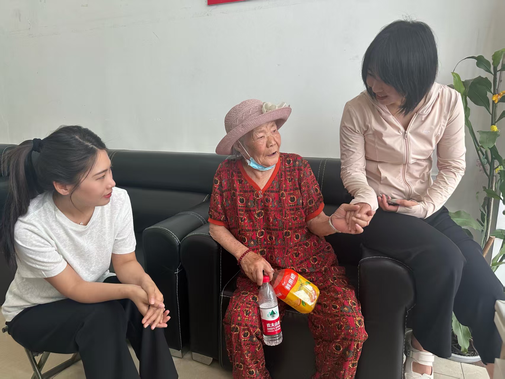 黑龙江省牡丹江市绥芬河市阜宁镇阜华社区关工委暖心助九旬迷途老人归家
