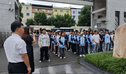 贵州省遵义市桐梓县黄莲乡中心学校关工委 组织青少年开展“游基地、学党史”活动