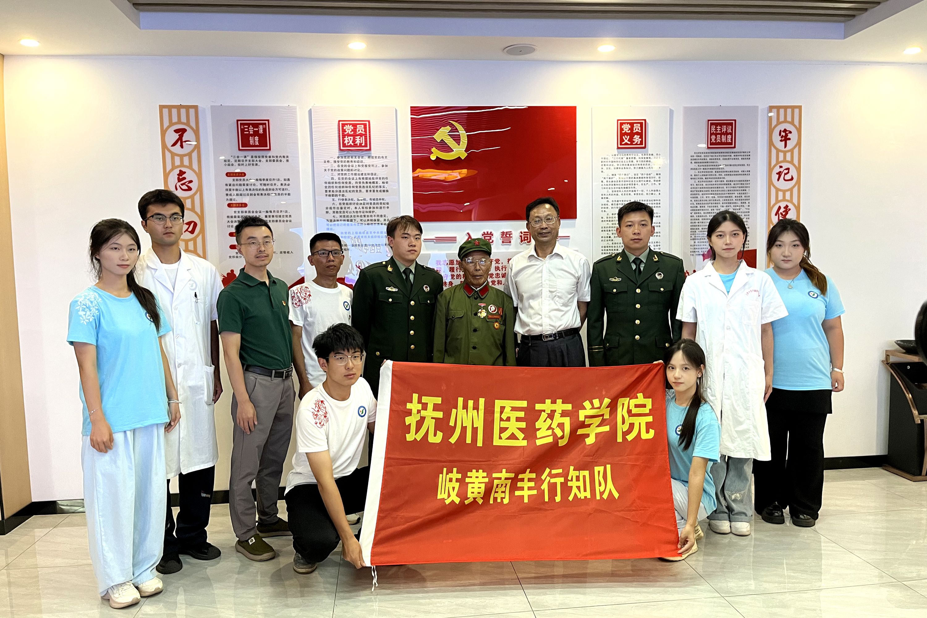 江西省抚州市南丰县关工委开展大学生返乡实践活动暨“五老”座谈会