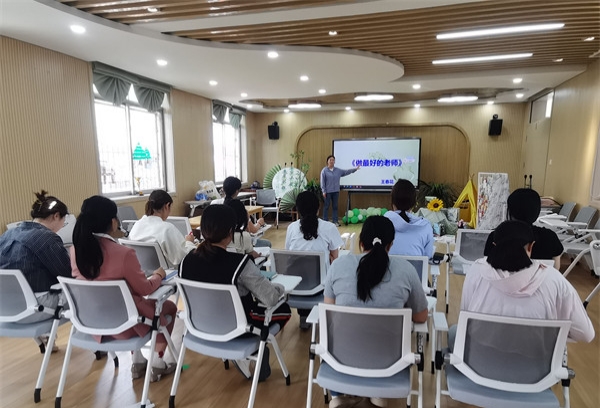 遇“荐”好书，共沐书香——江苏省徐州市铜山区汉王镇中心幼儿园关工委开展教师读书分享活动