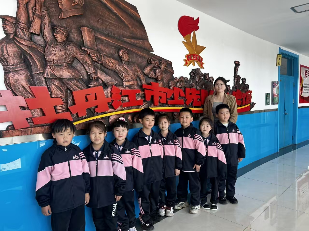 黑龙江省牡丹江市江南实验学校关工委开展“科技领航新时代，童心共筑强国梦”主题活动