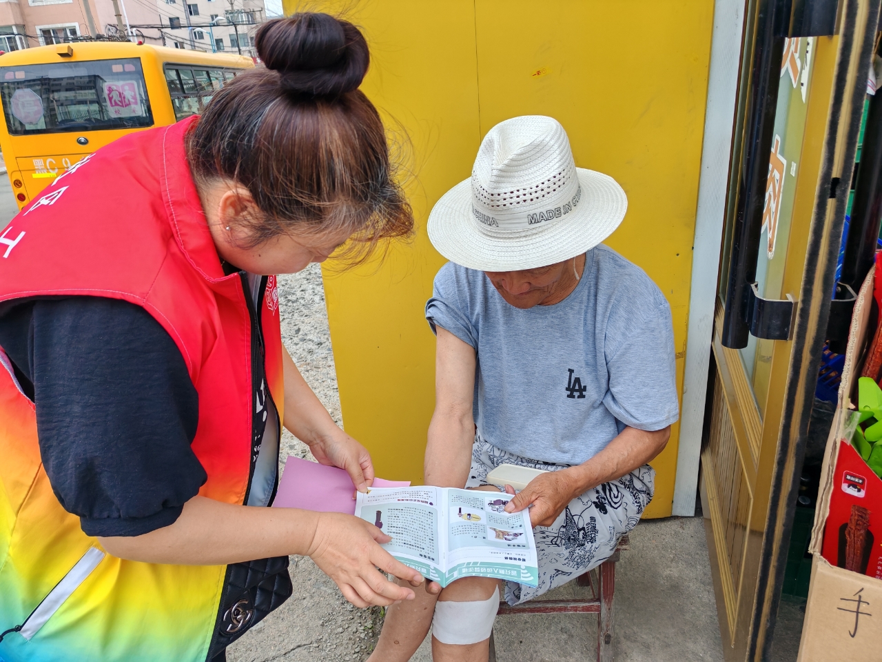 黑龙江省牡丹江市绥芬河市绥芬河镇新兴社区关工委开展老年人电子诈骗宣传活动