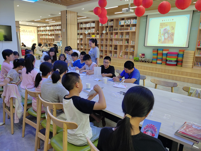 江苏省南通市开发区中兴街道民主港社区关工委：童心绘脸谱，非遗文化代代传