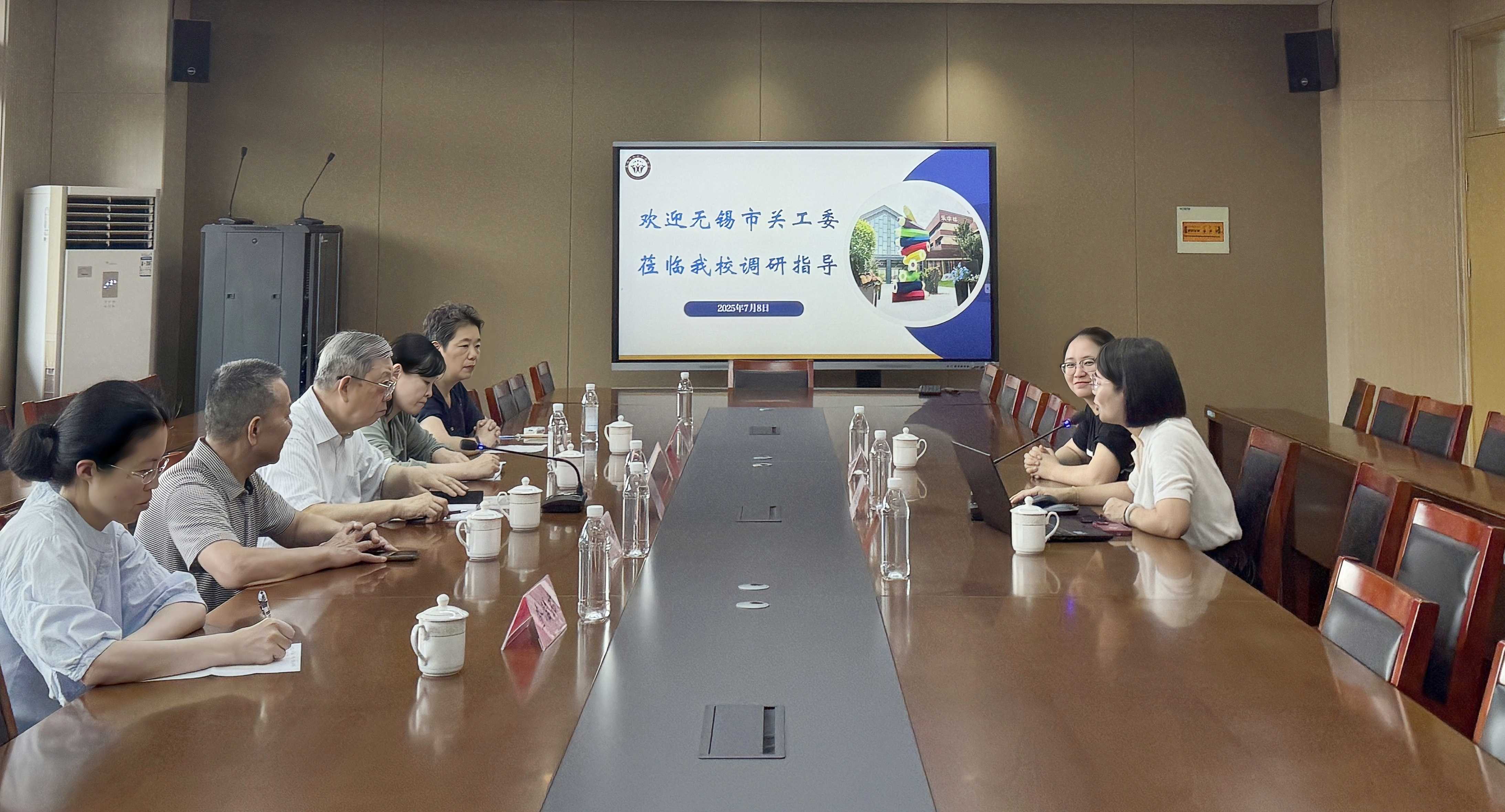 江苏省无锡市关工委缪根宝主任一行调研新吴实验小学AI心理健康教育创新工作
