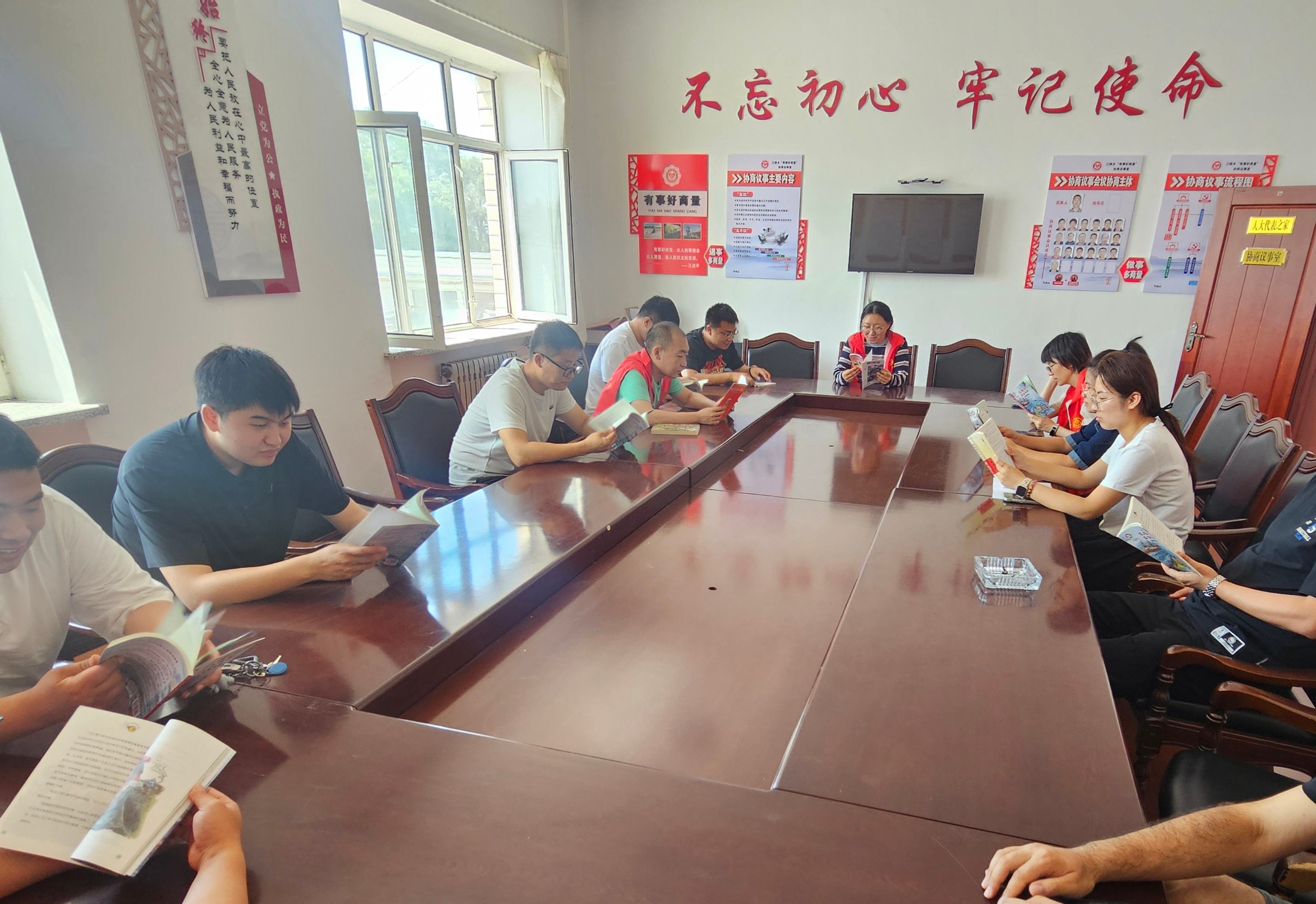 黑龙江省牡丹江市宁安市三陵乡关工委开展“书香满乡村，阅读共成长”主题阅读活动
